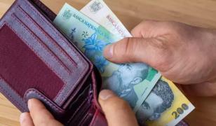 INS: Câştigul salarial mediu net a scăzut la 5.387 lei în august. Care sunt domeniile cu cele mai mari scăderi
