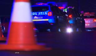 S-a urcat băut şi cu permisul supendat la volan, a avariat 4 maşini şi a fugit de la locul accidentului
