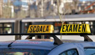 Accident în timpul examenului auto în Ploiești. O persoană a fost rănită și dusă la spital