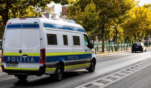 Tânăr de 22 de ani, investigat pentru organizarea unor tombole ilegale. Premii în cai și mașini