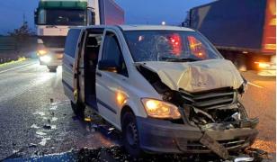 Patru persoane rănite în urma unui accident între o autoutilitară şi un microbuz, în judeţul Giurgiu