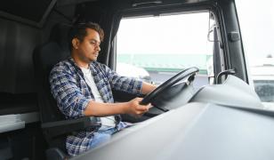 Companiile din România angajează tot mai mulţi şoferi de TIR indieni. Sunt instruiţi în centre speciale