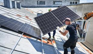 Investiţie de 1 miliard € în România. Danezii de la Eurowind Energy vor să facă angajări în ţară