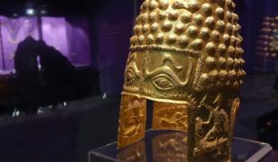Un român s-a furișat în Muzeul Drents înainte de furtul coifului dacic. Spune că a crezut că era dealer Dacia
