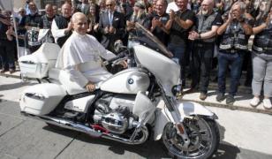 Motocicletă semnată de Papa Leon al XIV-lea, vândută cu 130.000 de euro la licitație caritabilă