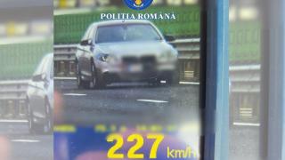 Șofer vitezoman, prins de radar în timp ce conducea cu 227 km/h pe A0, în zona Corbeanca. Amenda primită