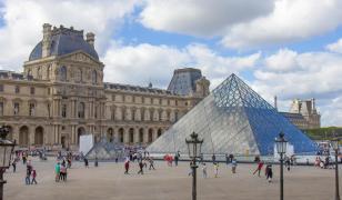 Muzeul Luvru, scena unui jaf. Instituţia a fost închisă pentru restul zilei din "motive excepţionale"