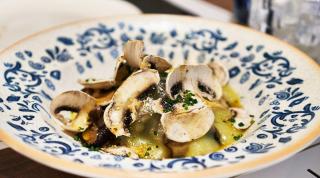 Mâncare de ciuperci