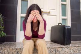 Țeapă de 67.000 de lei pentru două femei din Braşov. Un constănţean le-a promis un apartament la licitație