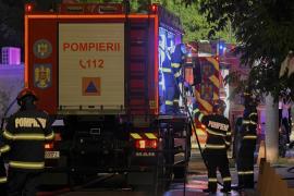 Casă mistuită de flăcări în judeţul Argeş. Incendiul ar fi pornit de la un cablu electric defect