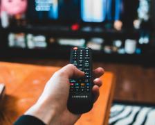 (P) Cât de mare ar trebui să fie televizorul tău raportat la camera în care se află?