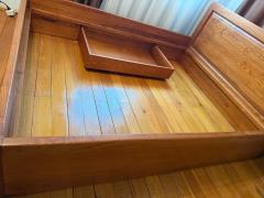 Val de ironii după ce ANAF a scos un pat la vânzare: "Gem de la infractoarele alea de babe n-aveţi?"