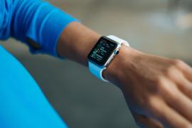 Apple Watch vs. smartwatch Samsung: duelul tăcut al reducerilor de Black Friday