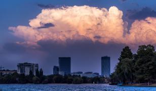 România, sub Cod galben de vânt puternic. Alerta ANM, prelungită până sâmbătă dimineaţa