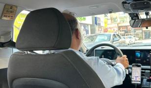 La 19 ani lucra ca șofer de taxi, iar acum conduce afaceri care îi aduc peste 2 milioane $ pe an