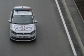 A furat o mașină de poliție și a plecat cu ea spre casă, în alt judeţ. Suspectul, un bărbat de 58 de ani