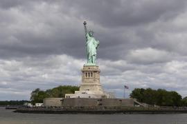 Pe 28 octombrie 1886, la New York este inaugurată Statuia Libertății