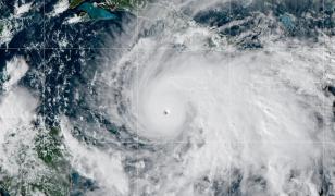 Uraganul Melissa, considerat cea mai puternică furtună de pe planetă din 2025, loveşte Jamaica