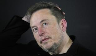 Elon Musk, la un pas de a obţine pachetul salarial de un trilion de dolari. "Fără Elon, Tesla ar putea pierde"
