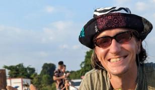 Un tânăr s-a pensionat la 32 de ani și dezvăluie cum a reușit. Acum se relaxează pe plaje din Thailanda