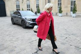 Marine Le Pen a venit cu un pisoi la premierul Franței: "Ea a decis să-l salveze"