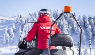 Operațiune de salvare în Bucegi: turiști blocați în zăpadă, ajutați de Salvamont Brașov