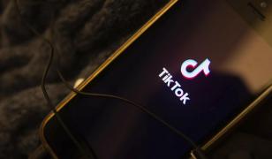 TikTok a şters zeci de conturi din Cehia care promovau "ştiri false şi propagandă" înaintea alegerilor