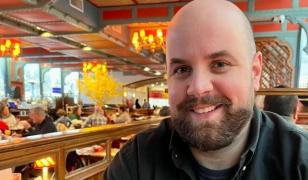 Câștiga enorm până când AI-ul i-a luat jobul. Meseria modestă, dar bănoasă pe care o învață acum