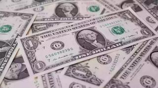 Leul românesc pierde teren important în raport cu dolarul american