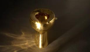 Toaletă din peste 100 de kilograme de aur masiv, scoasă la licitaţie pentru 10 milioane de dolari