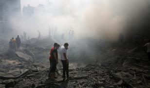 Zeci de atacuri israeliene în Gaza, în ciuda apelului lui Donald Trump de a înceta "imediat" ofensiva