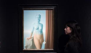 Emblemă a suprarealismului, "La Magie Noire", scoasă la licitaţie la Paris. Preţul estimat: 7 milioane de euro