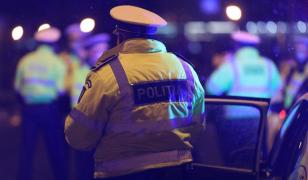 Tânăr din Galați arestat după ce a incendiat mașinile șefului de post care l-a amendat