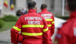 O femeie de 84 de ani şi-a greşit adresa când a sunat la 112. Pompierii au spart ușa unui apartament gol