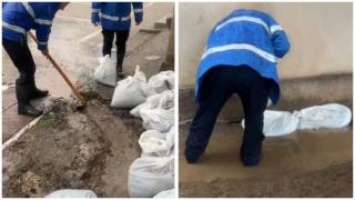 saci cu nisip puşi pe străzi împotriva inundaţiilor