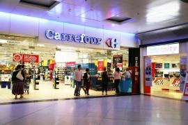 Bătaie pentru magazinele Carrefour din România. Cine sunt cei care au depus oferte pentru achiziţionarea lor