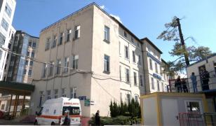 O adolescentă din Timișoara a murit la spital după ce ar fi mâncat fructele unei plante ornamentale