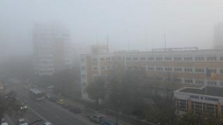 Cod galben de ceaţă în 15 judeţe. Vizibilitate redusă sub 50 de metri în unele zone