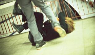 Noapte de groază în Teleorman. Doi bărbaţi și-au bătut nevestele, unul și-a amenințat mama cu moartea