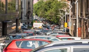 Un candidat la Primăria Capitalei propune ca parcarea în București să coste "doar un singur leu"