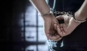 Băut, drogat și fără permis, a încercat să scape de polițiști. A fost prins acasă în timp ce sărea gardul