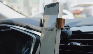 Cum încearcă escrocii să fure bani de la utilizatorii Revolut. Înşelătoria care revine în forță