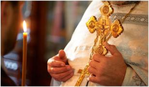 Preot fals, prins în timp ce lua pomelnice cu bani de la credincioşi, în Neamţ