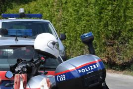 Şofer român de TIR, prins circulând cu 221 km/h, în Austria. A rămas şi fără permis şi fără camion