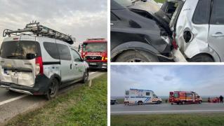 Accident cu 4 maşini, în Vaslui. 11 persoane au fost implicate, 6 dintre ele au fost duse la spital