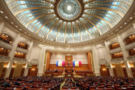 Parlamentul votează azi noile conduceri la TVR, Radio România și AEP. Țuțuianu, propus de PSD pentru AEP