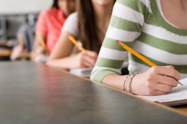 Profesor de religie şi director adjunct din Buzău, iubire interzisă cu o elevă de 14 ani