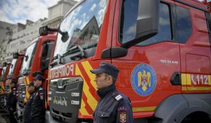 Microbuz cu cinci pasageri, cuprins de flăcări în mers la Ocnele Mari în Vâlcea