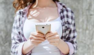 Bărbat de 64 de ani din Galați, reținut. Ar fi cerut unei minore imagini sexuale contra bani și favoruri