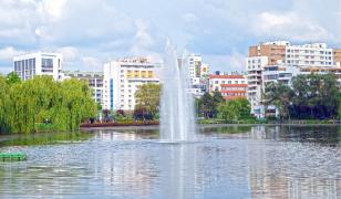 Cadavrul unui tânăr din Satu Mare, găsit într-un lac din Cluj. Poliția investighează cauza decesului